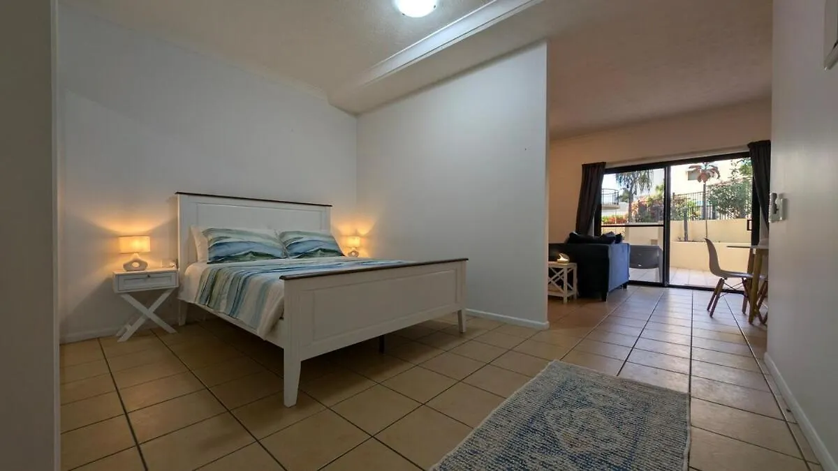 Coastal Comfort - 1 Bedroom Beachfront Apartment Townsville