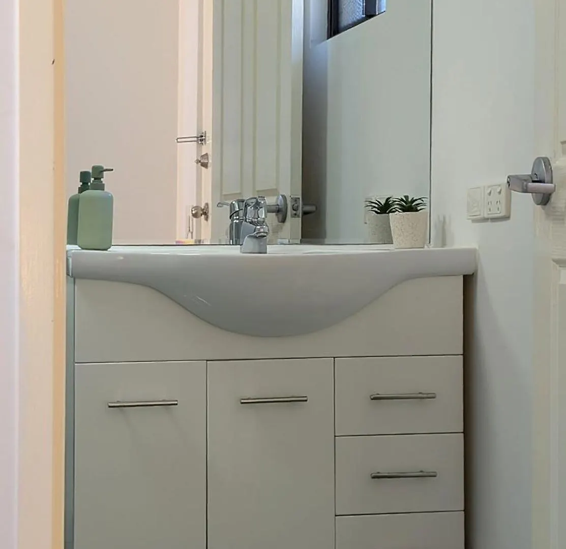 Coastal Comfort - 1 Bedroom Beachfront Apartment Townsville Australia
