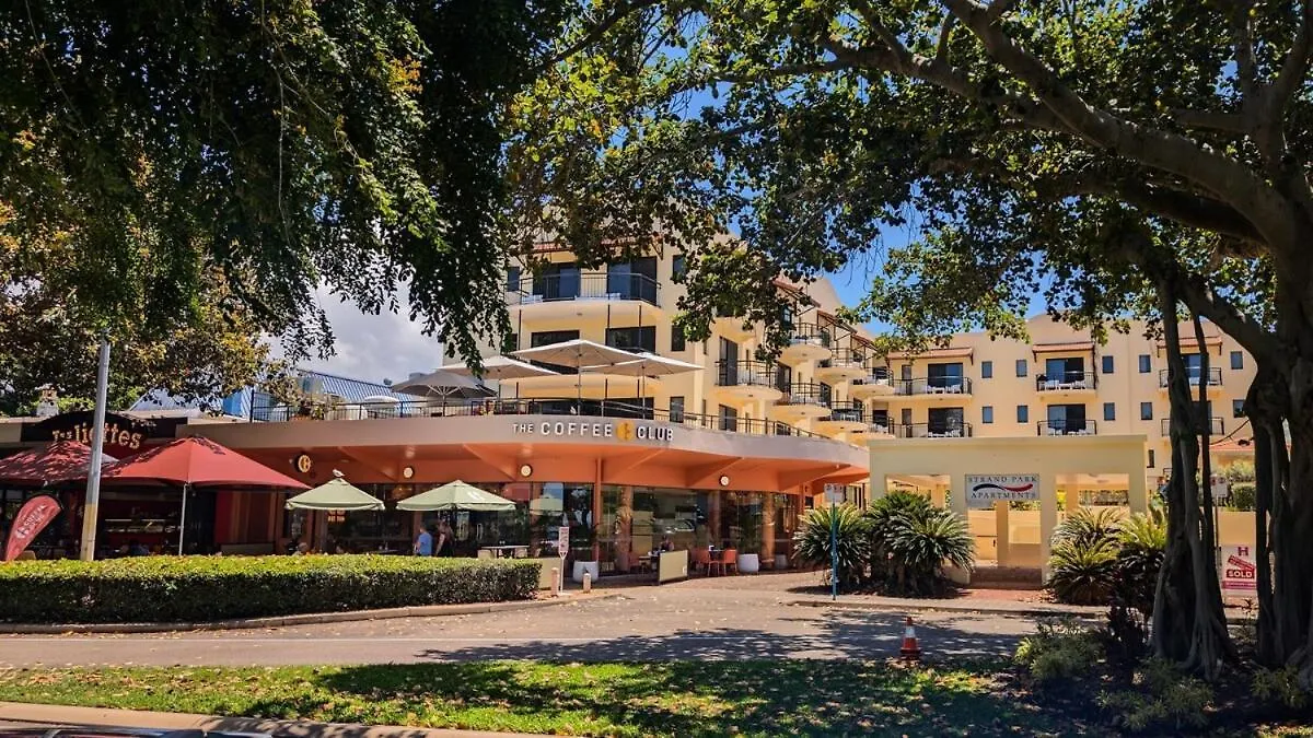 Coastal Comfort - 1 Bedroom Beachfront Apartment Townsville